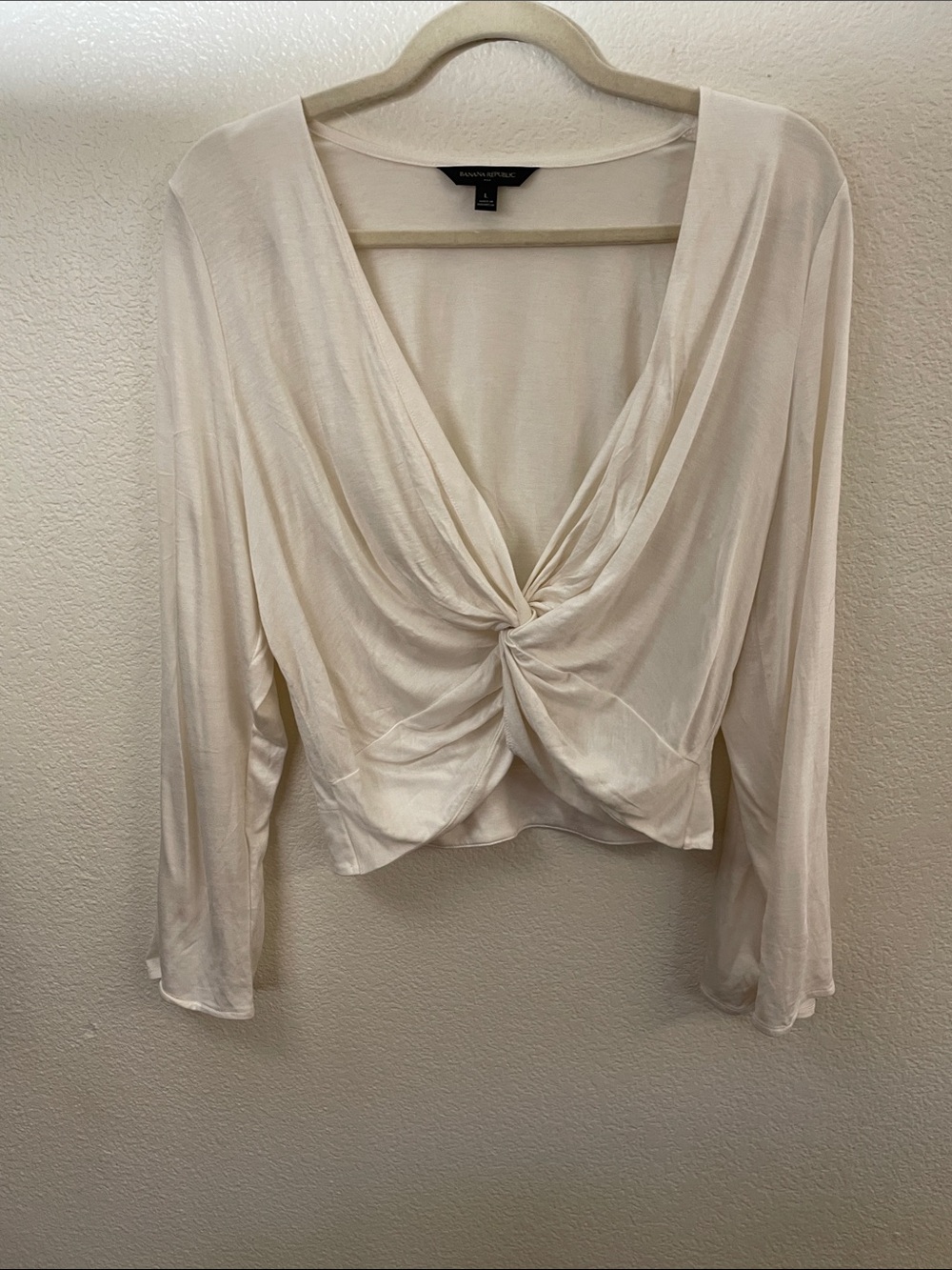 Banana Republic Cream Twist-Front Long Sleeve Top dance yoga sexy L 21x18